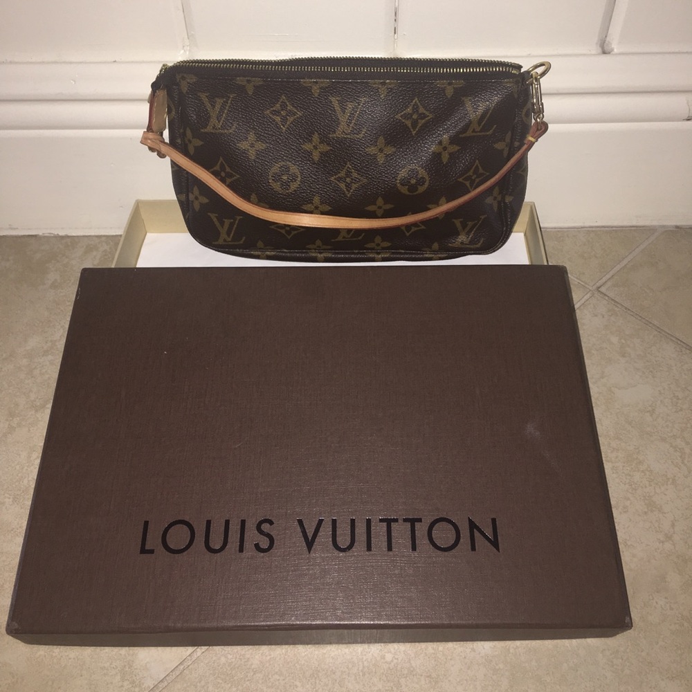 Auth Louis Vuitton vintage monogram Pochette bag